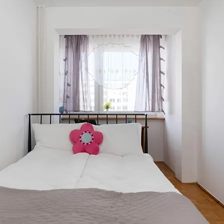 Bright 2-bedroom With Bathtub, Remote Work By Renters Appartamento Breslavia