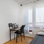 Bright 2-bedroom With Bathtub, Remote Work By Renters * 브로츠와프