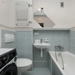 Bright 2-bedroom With Bathtub, Remote Work By Renters 아파트 *