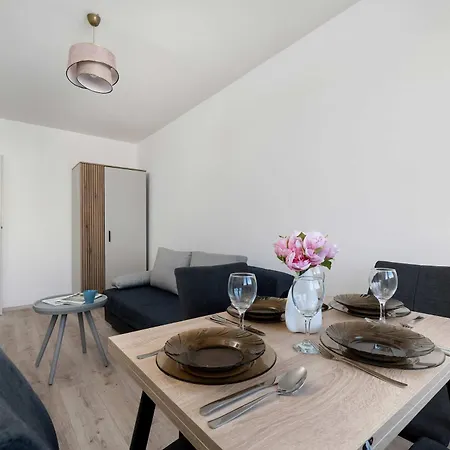 Bright 2-bedroom With Bathtub, Remote Work By Renters Βρότσλαβ